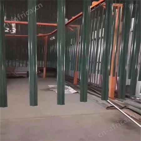 骏卅 批发桃型燕尾柱 机场护栏立柱 绿色喷塑立柱