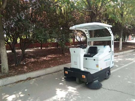 XLS-1500型驾驶式电动扫地车