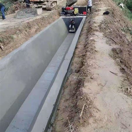 液压自走式水渠成型机 钢丝绳牵引渠道衬砌机U型梯形渠道