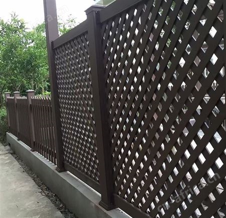 景区塑木围栏 花园阳台木塑格栅 路边公园木塑栅