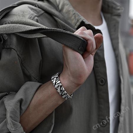 意轩手工编织手镯男士个性复古小众开口手环男宽镯子厂家直供