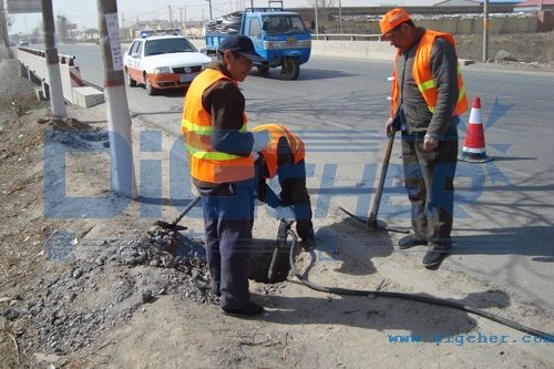 人工风镐破碎路面